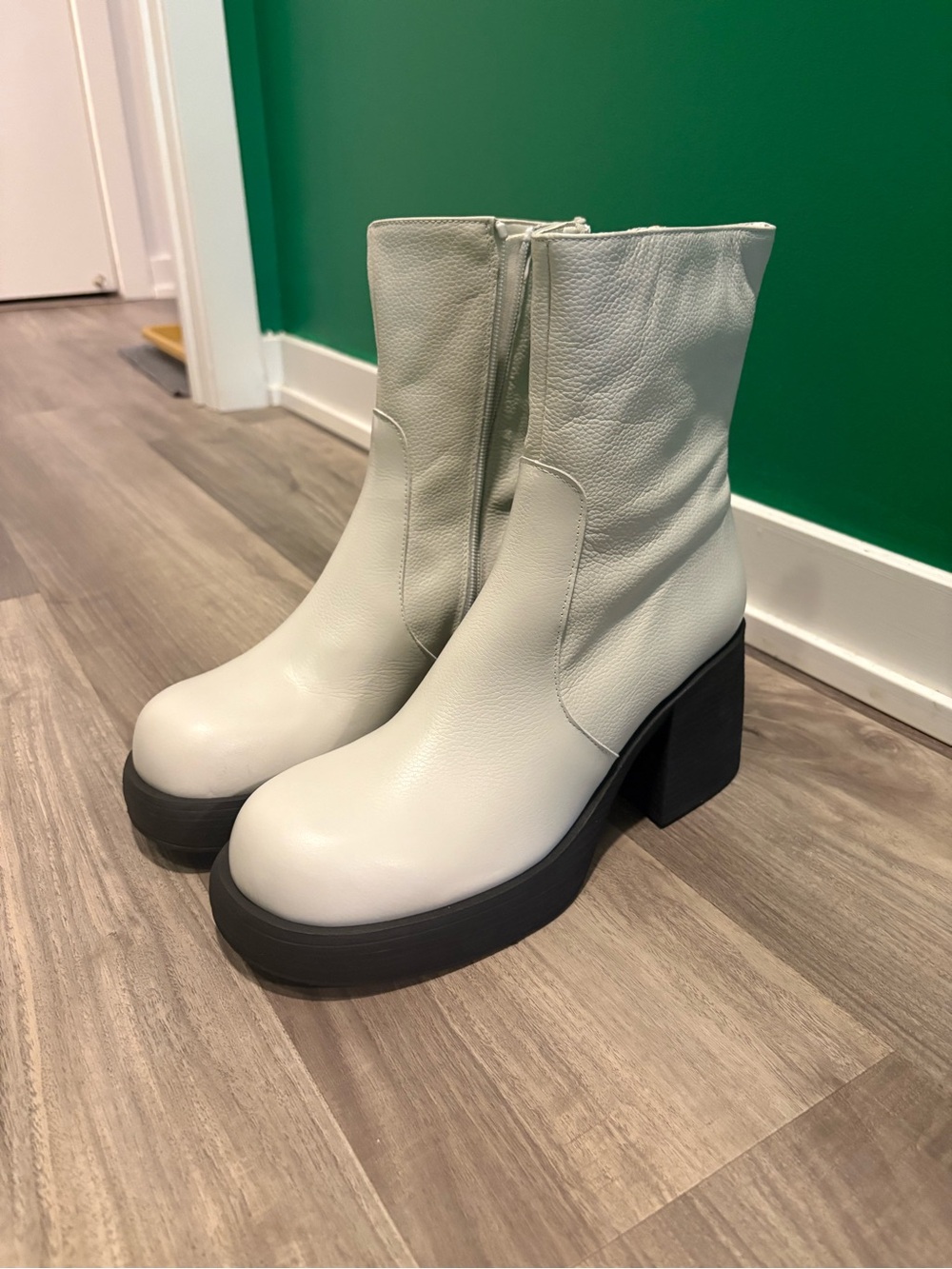 Brand New in Box Women's White Platform Ankle Boots